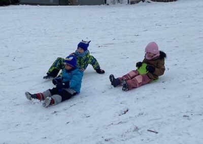 Závodníci na sněhu